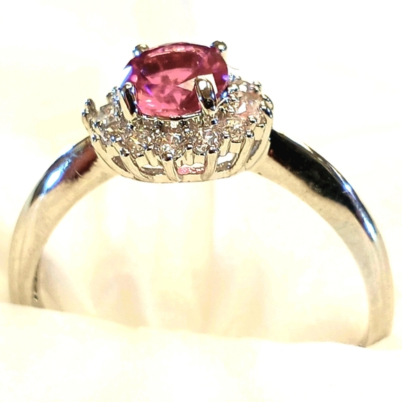 Raspberry ruby, brilliant cut. - Picture 3 of 6